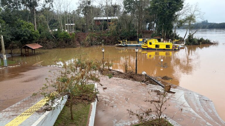 🚤 TRAVESSIA DE BALSA ENTRE MONDAÍ E VICENTE DUTRA SEGUE SUSPENSA NESTA SEXTA-FEIRA